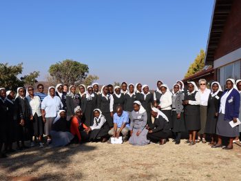 Foto de grupo de las hermanas en la Congregación Regional de Zimbabue