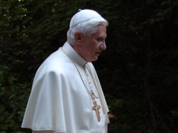 Der emeritierte Papst Benedikt XVI und Mary Ward